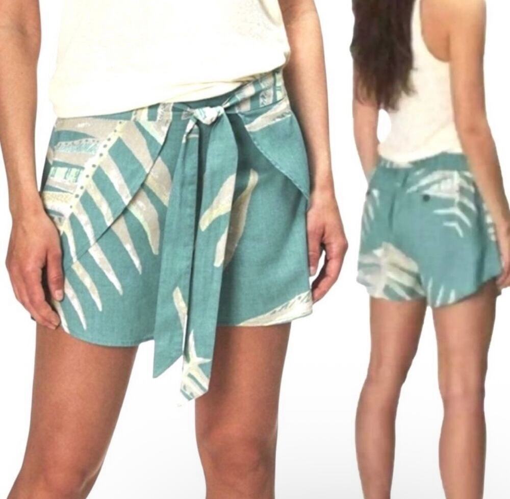 Patagonia Women's Garden Island Botanical Print Faux Wrap Shorts Size Medium
